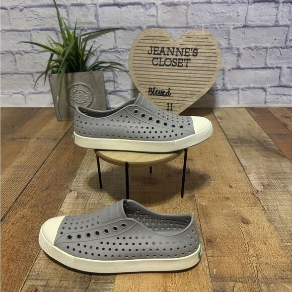 Native Jefferson  Slip-On Light-Weight Pigeon Grey/Shell White M 6 W 8 - Picture 11 of 11